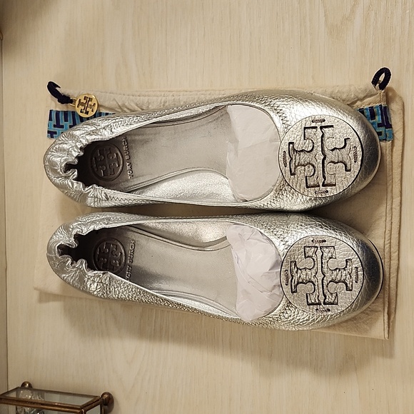 Silver Flats by Tory Burch Miller Symbol Reva - Picture 8 of 9